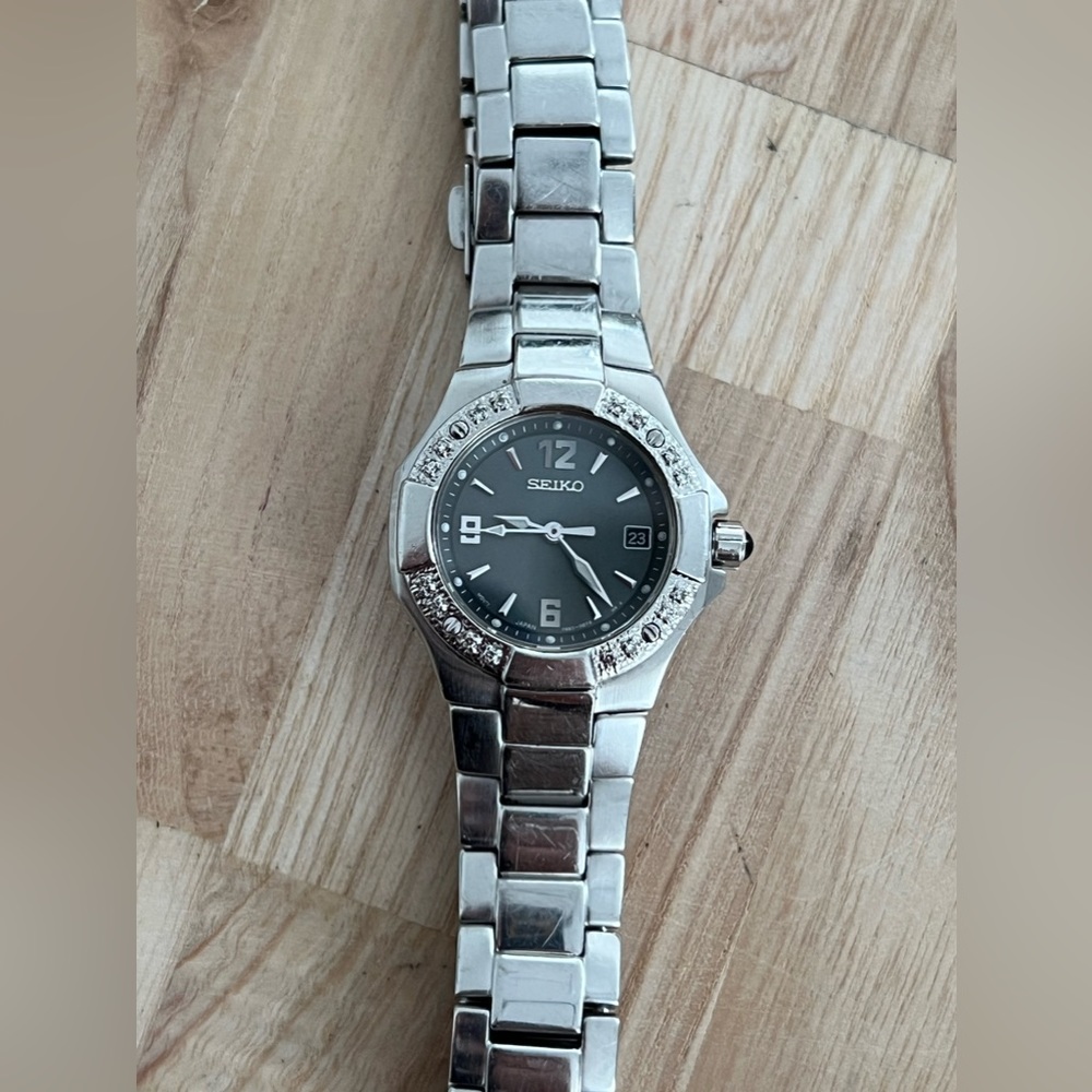 Seiko Coutura Ladies Watch RARE Diamonds Black Pearl Dial Stainless Bracelet - Picture 8 of 17